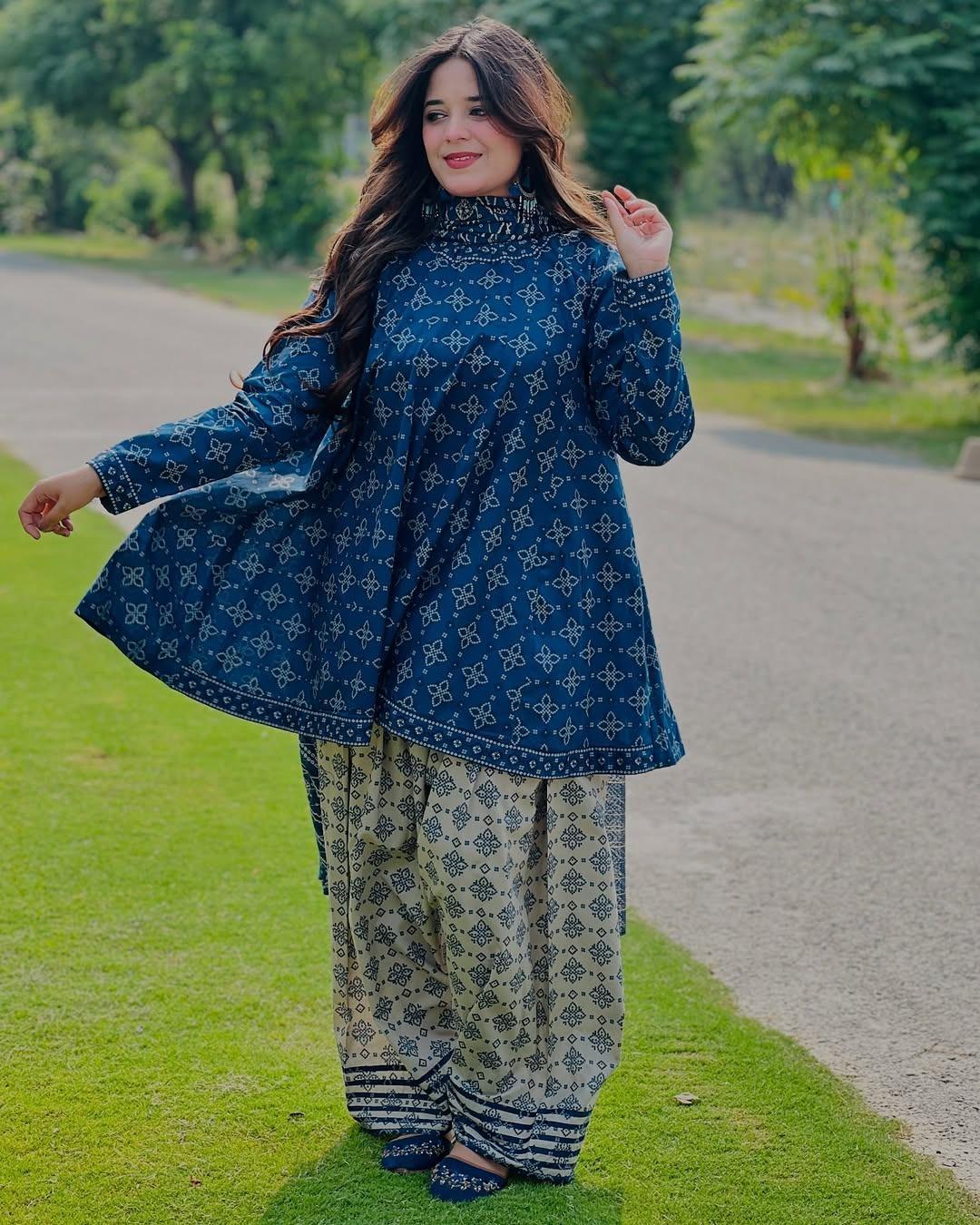 3 Pcs Women's Stitched Lawn Printed Suit